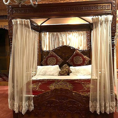 Mascot Houseboats Hotel ศรีนาการ์ ภายนอก รูปภาพ