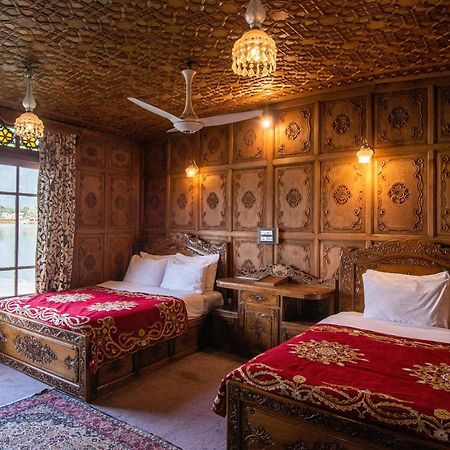 Mascot Houseboats Hotel ศรีนาการ์ ภายนอก รูปภาพ