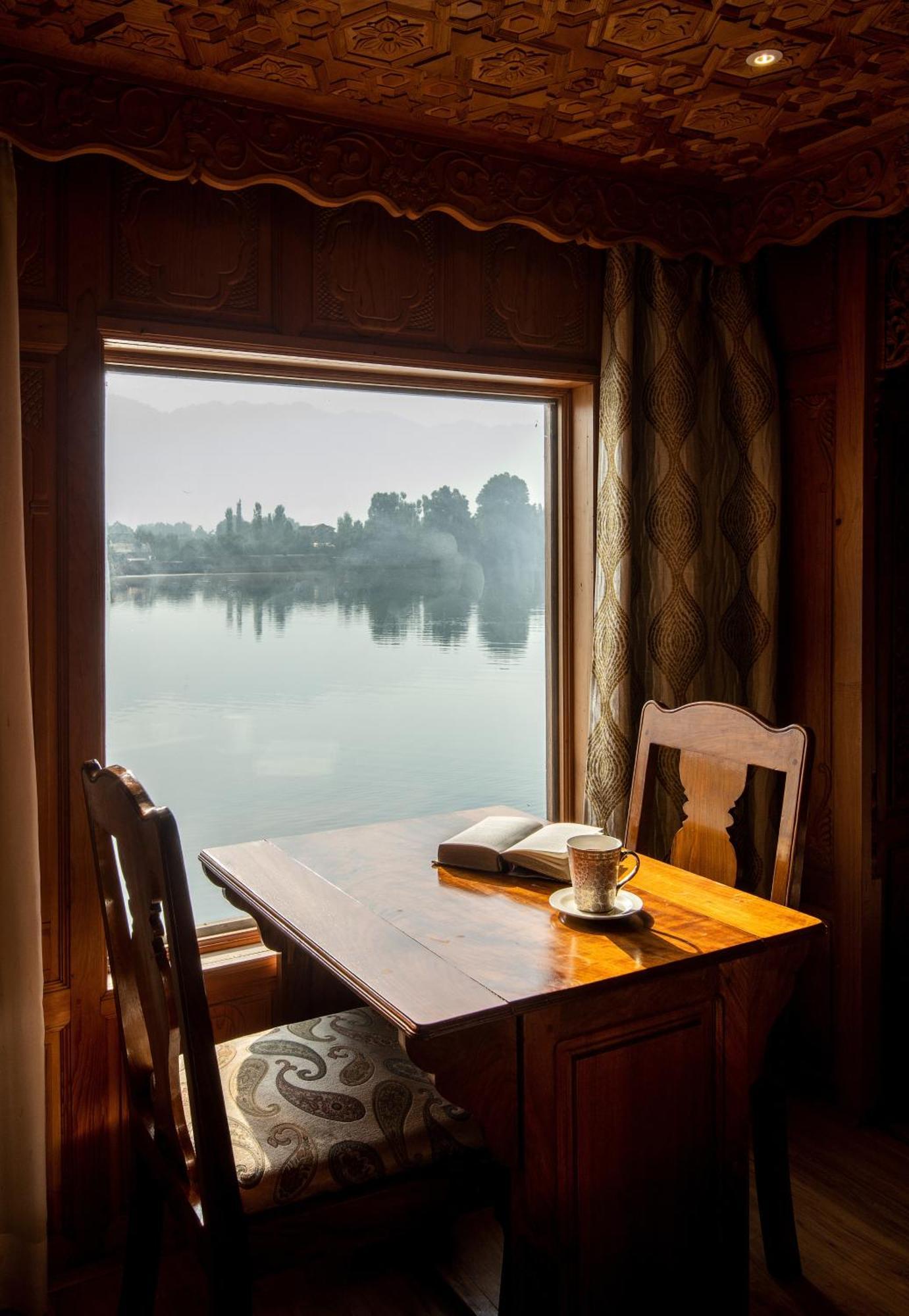 Mascot Houseboats Hotel ศรีนาการ์ ภายนอก รูปภาพ