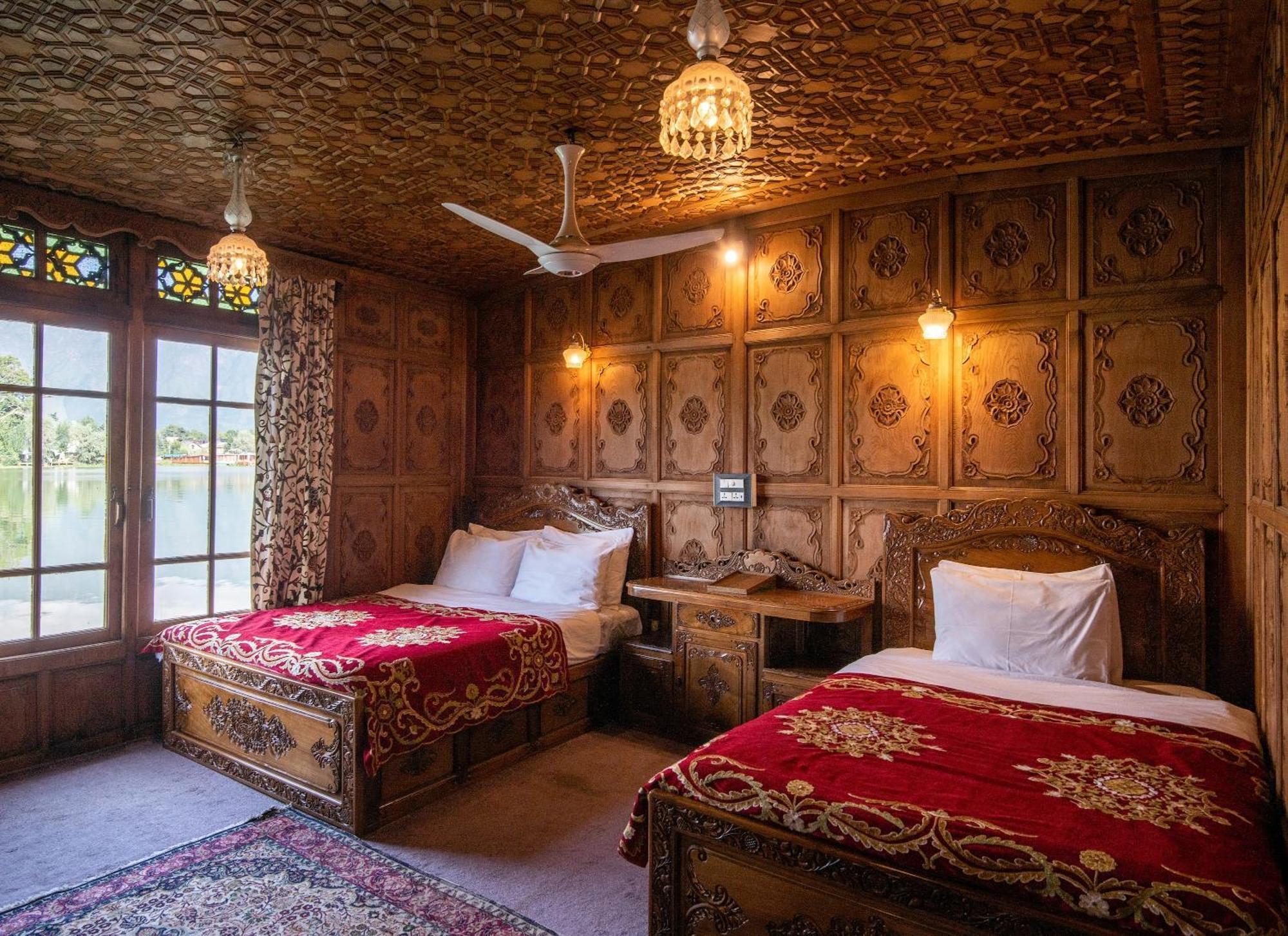 Mascot Houseboats Hotel ศรีนาการ์ ภายนอก รูปภาพ