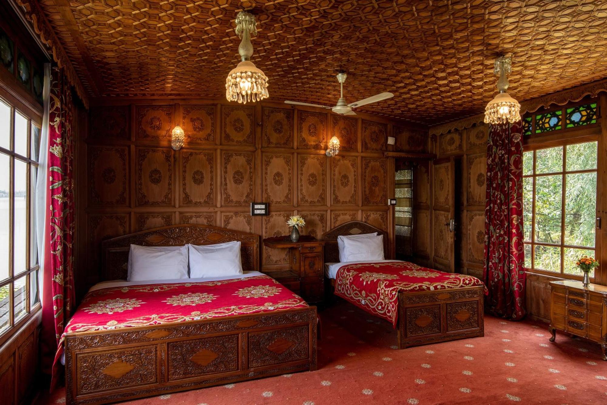 Mascot Houseboats Hotel ศรีนาการ์ ภายนอก รูปภาพ