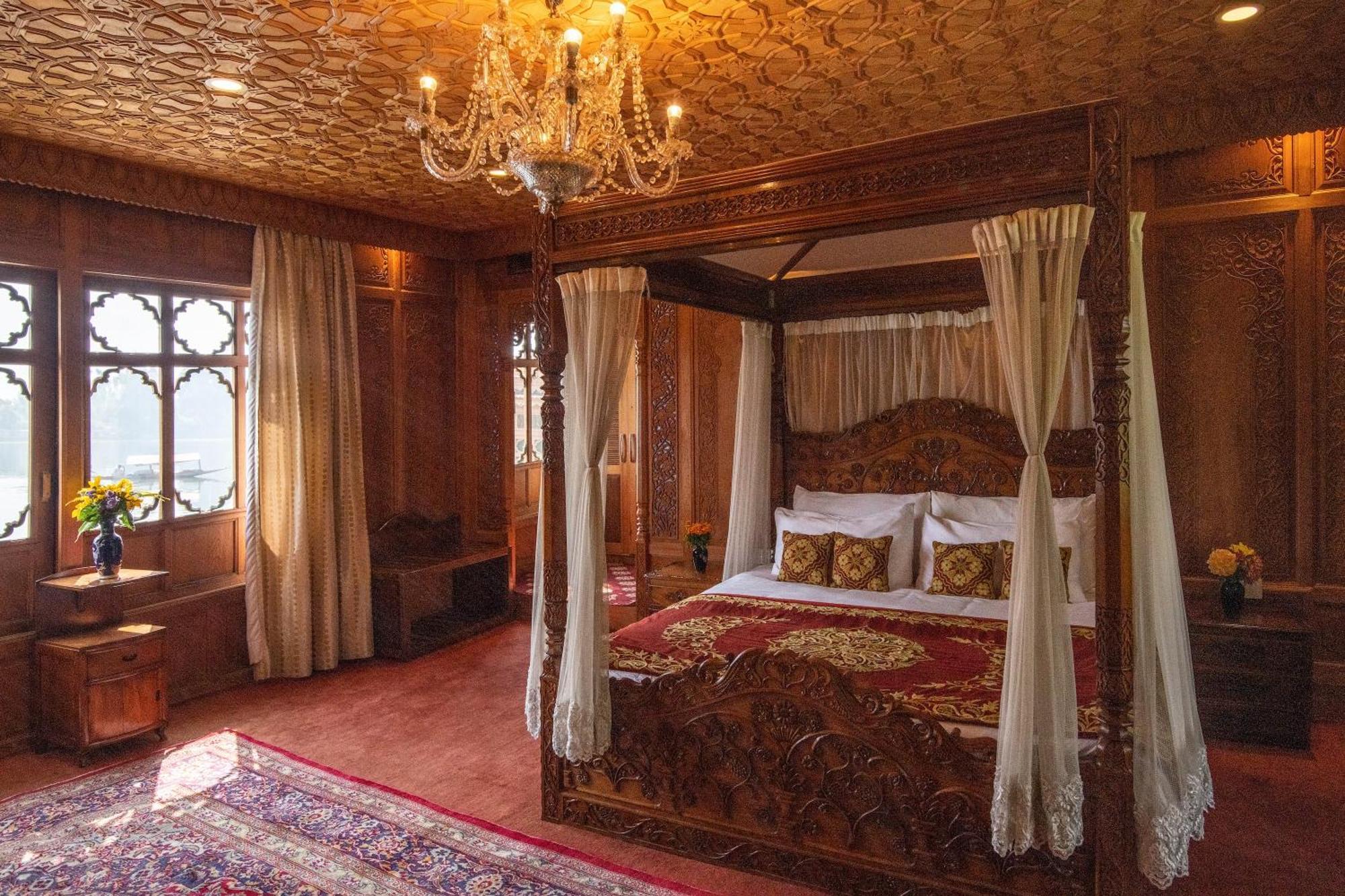 Mascot Houseboats Hotel ศรีนาการ์ ภายนอก รูปภาพ