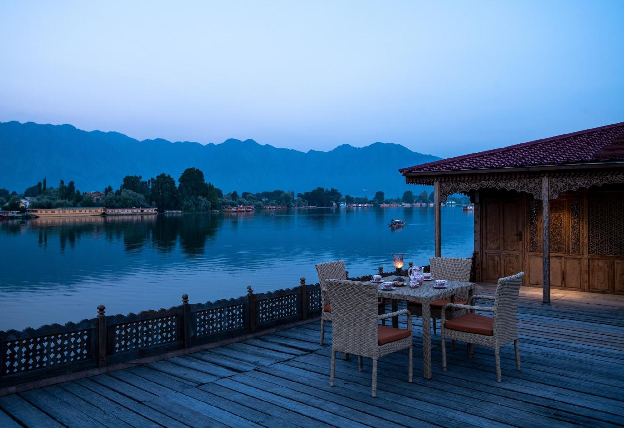 Mascot Houseboats Hotel ศรีนาการ์ ภายนอก รูปภาพ