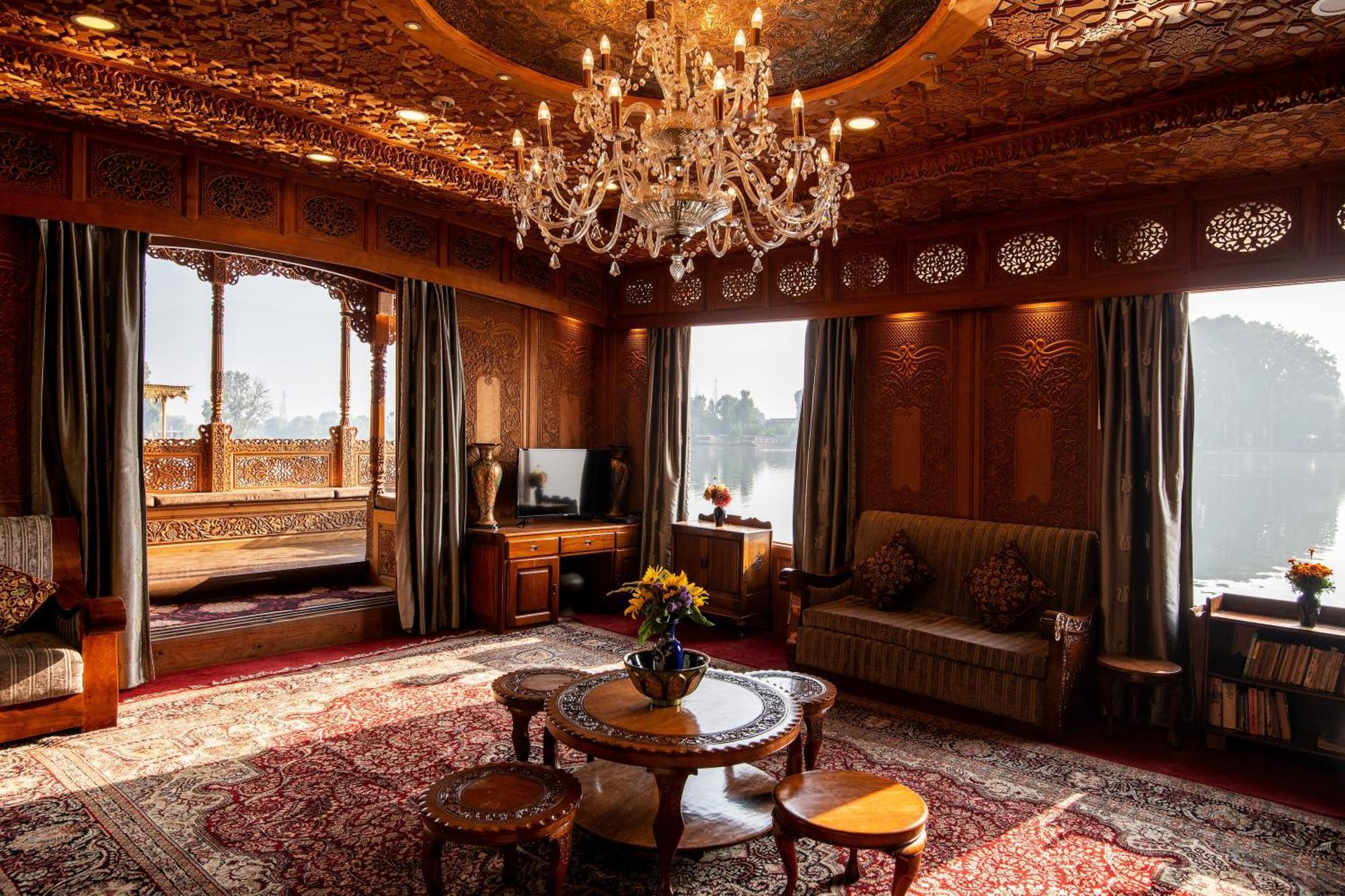 Mascot Houseboats Hotel ศรีนาการ์ ภายนอก รูปภาพ