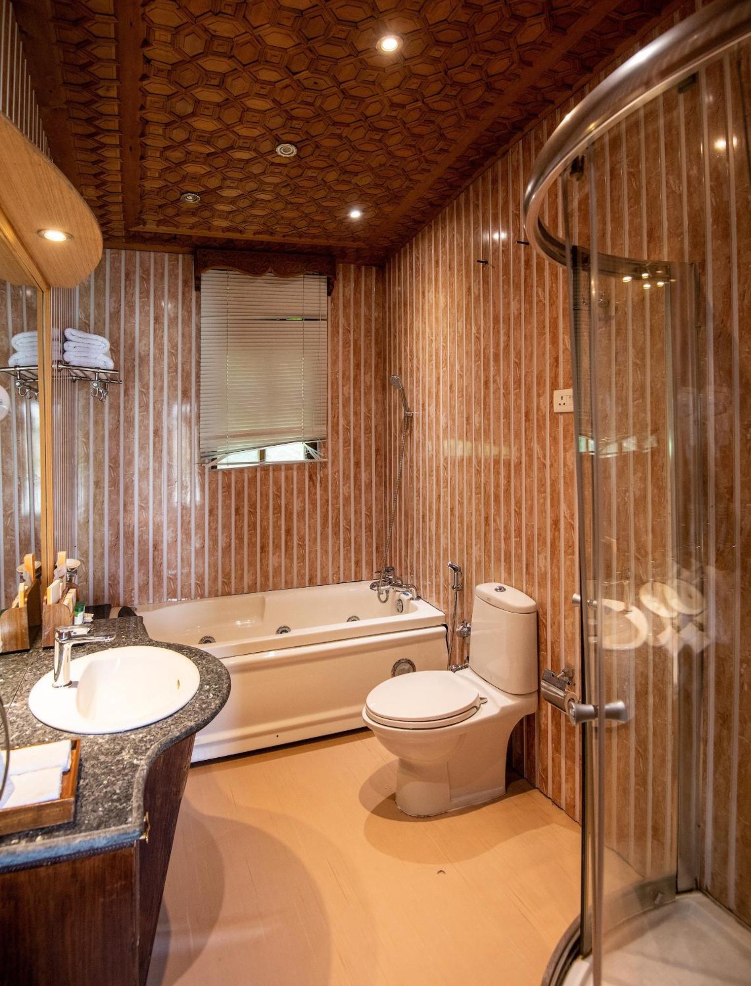 Mascot Houseboats Hotel ศรีนาการ์ ภายนอก รูปภาพ