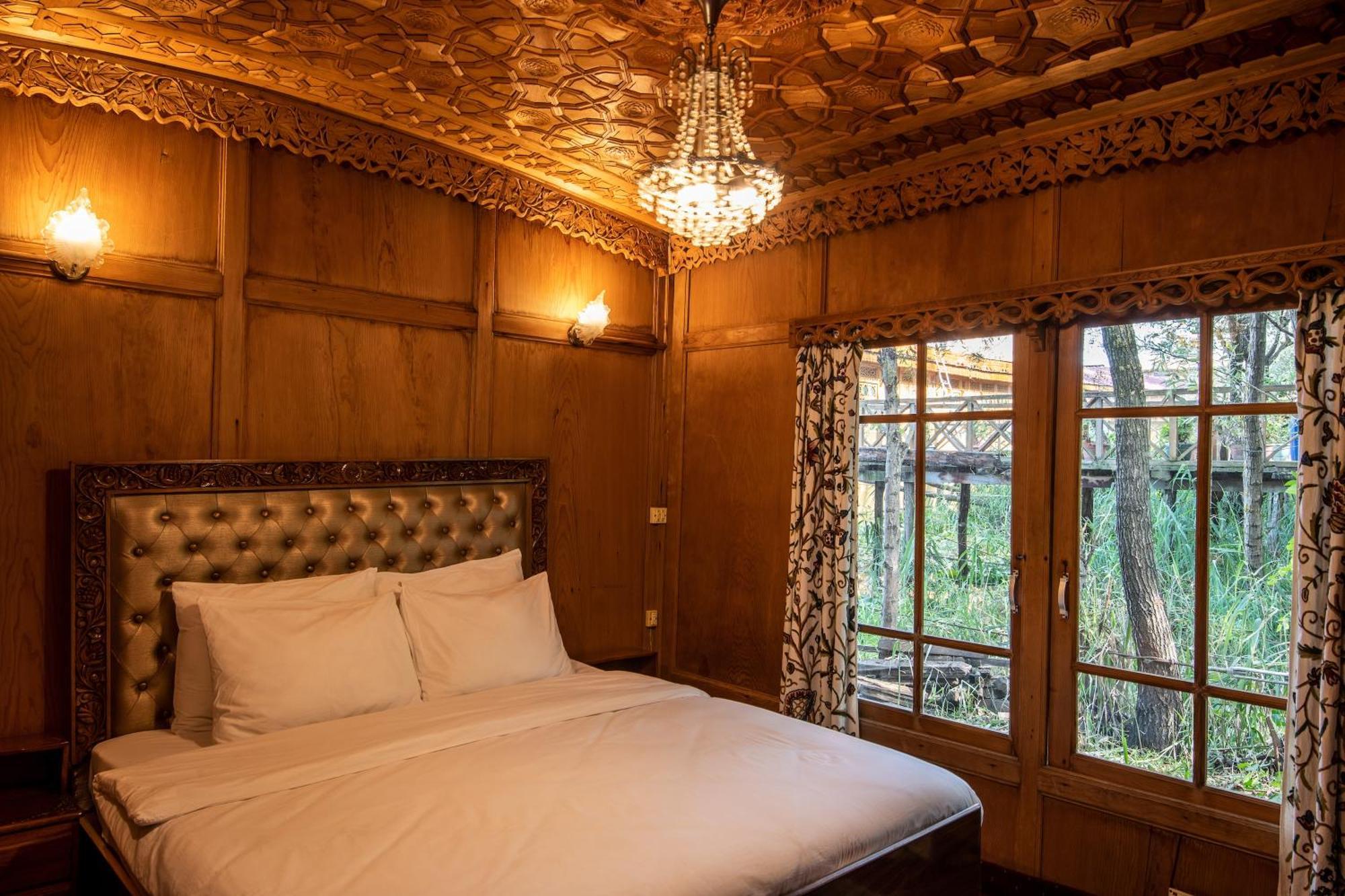 Mascot Houseboats Hotel ศรีนาการ์ ภายนอก รูปภาพ
