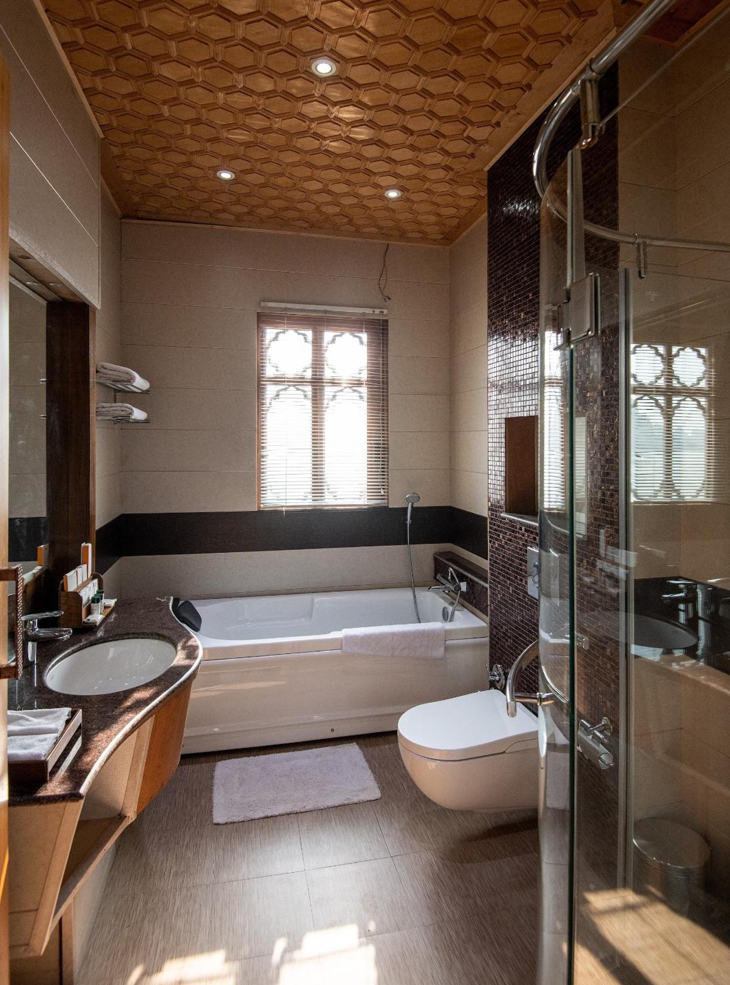 Mascot Houseboats Hotel ศรีนาการ์ ภายนอก รูปภาพ
