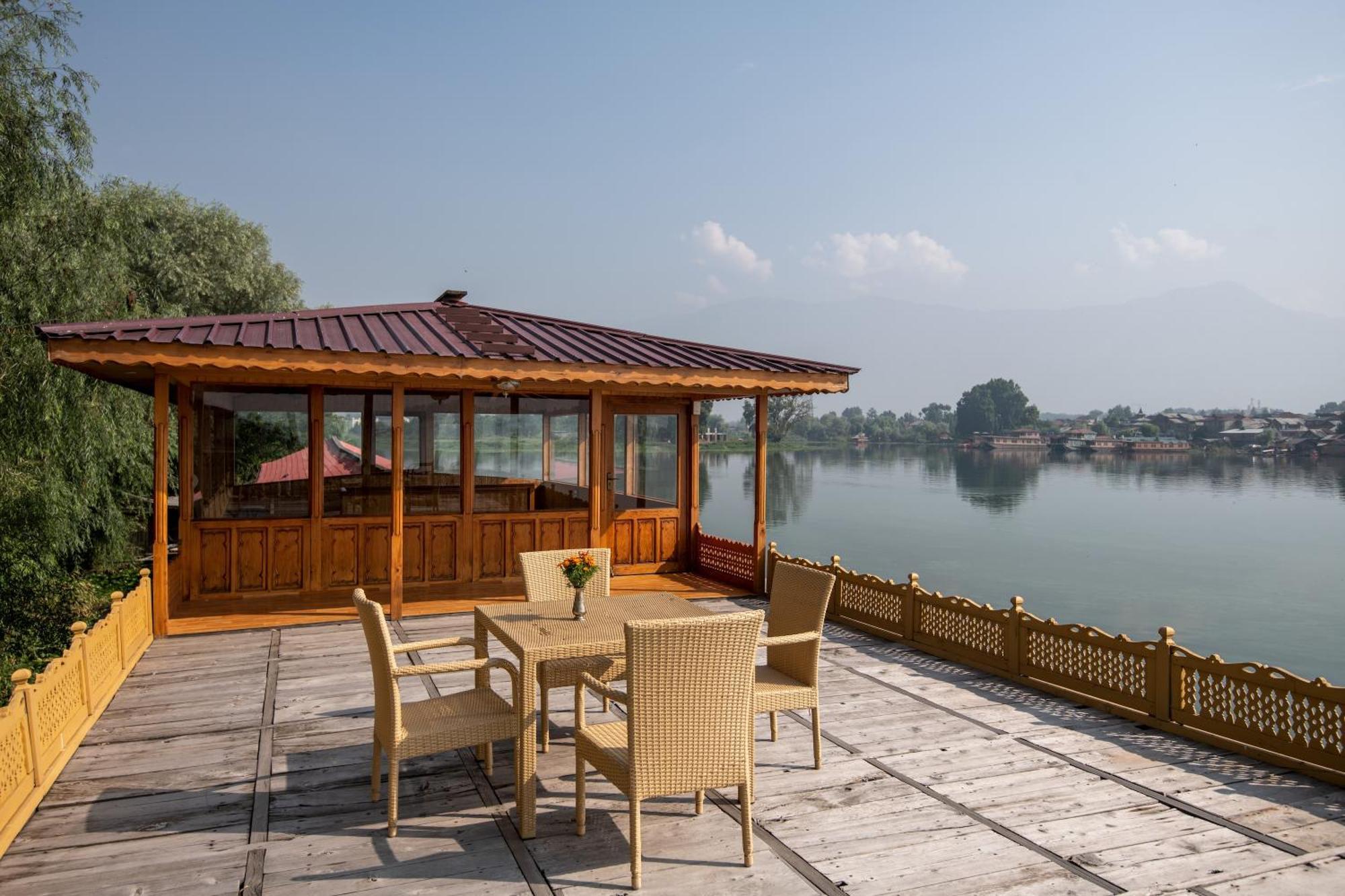 Mascot Houseboats Hotel ศรีนาการ์ ภายนอก รูปภาพ
