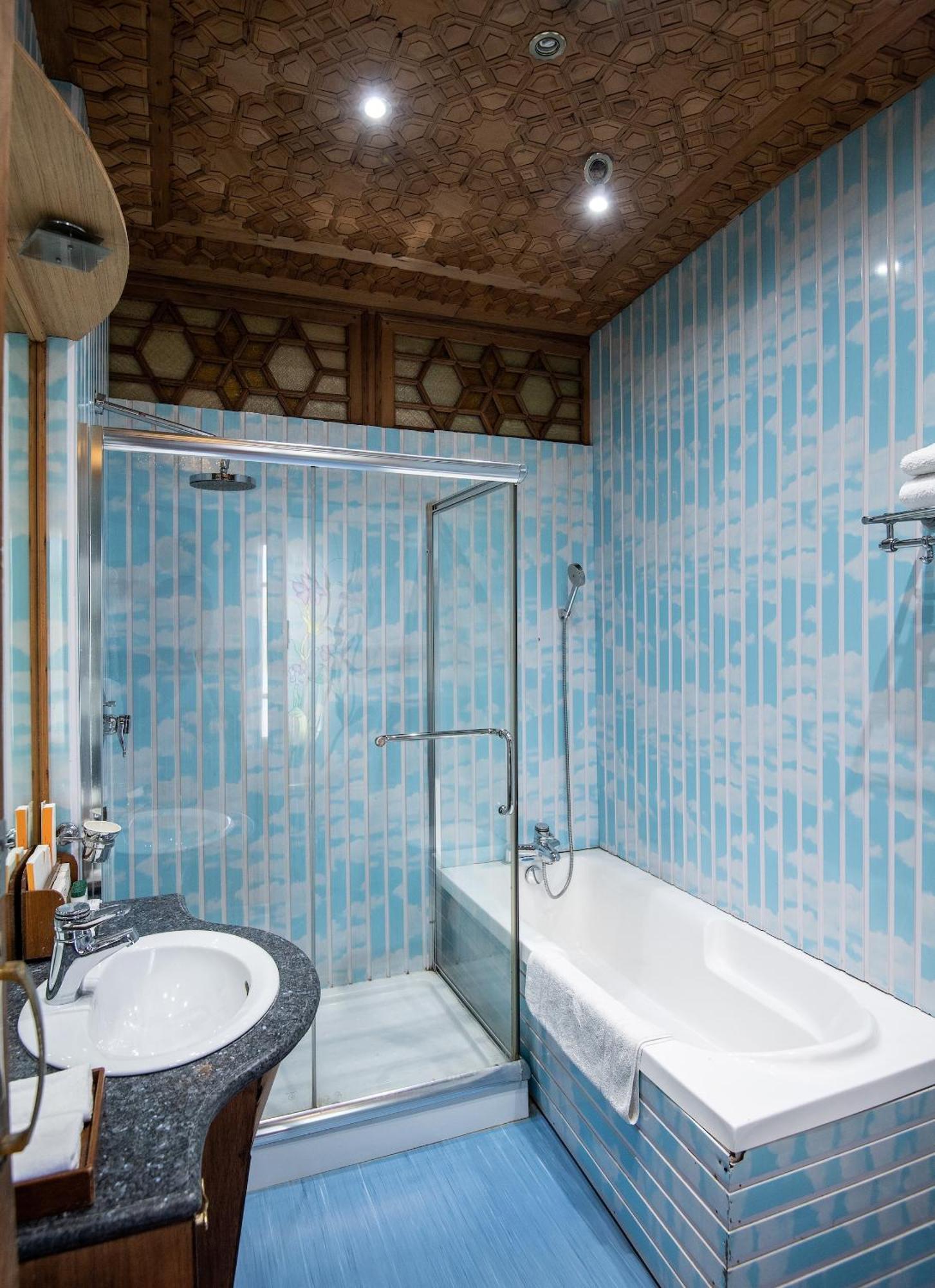 Mascot Houseboats Hotel ศรีนาการ์ ภายนอก รูปภาพ