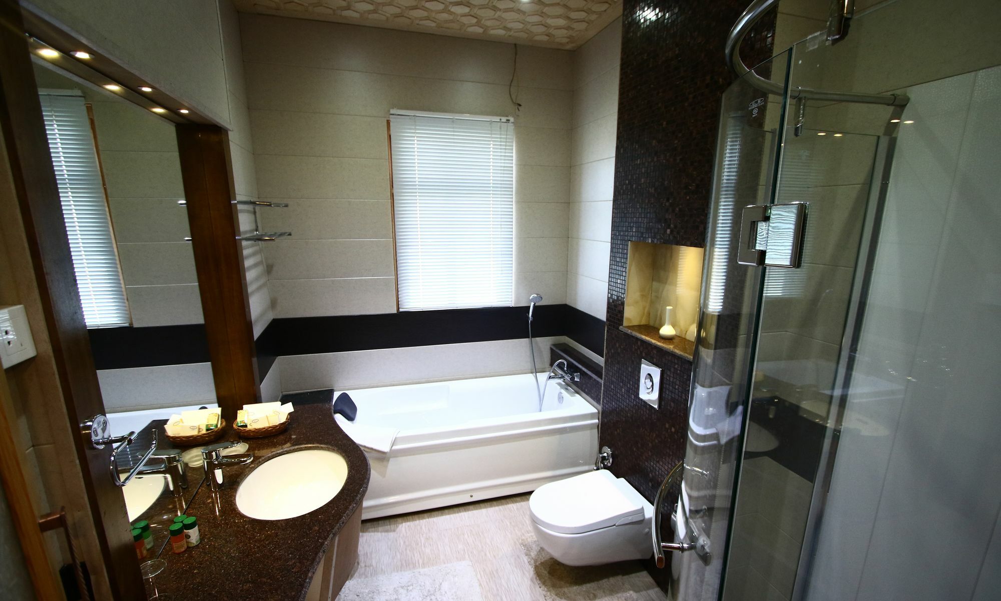 Mascot Houseboats Hotel ศรีนาการ์ ภายนอก รูปภาพ